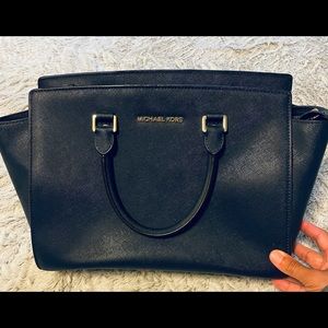 Navy Blue Michael Kors tote.